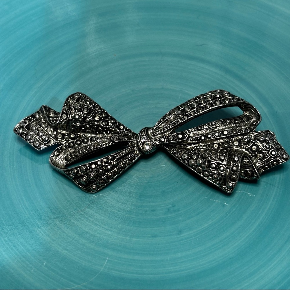 Beautiful Marcasite Bow Brooch
